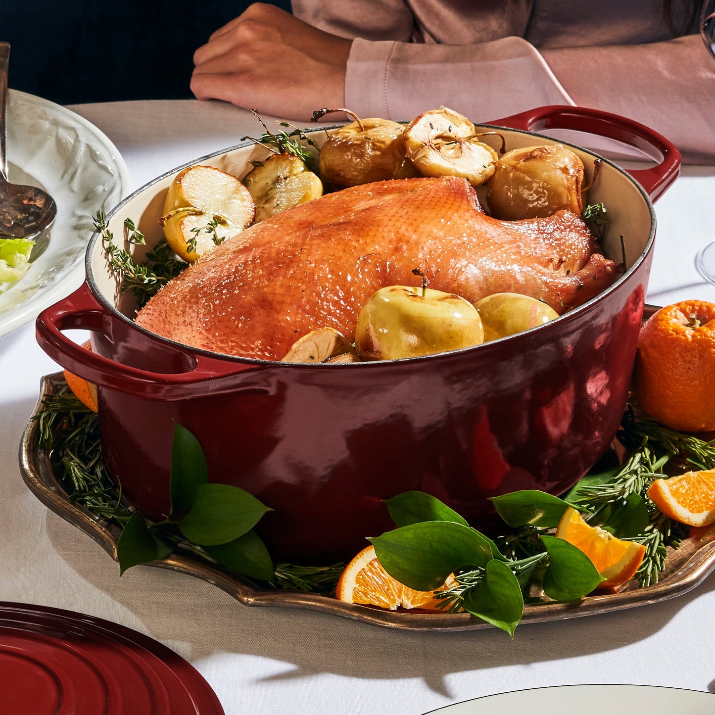 Signature Cast Iron 6.75-quart Rhone Oval Dutch Oven