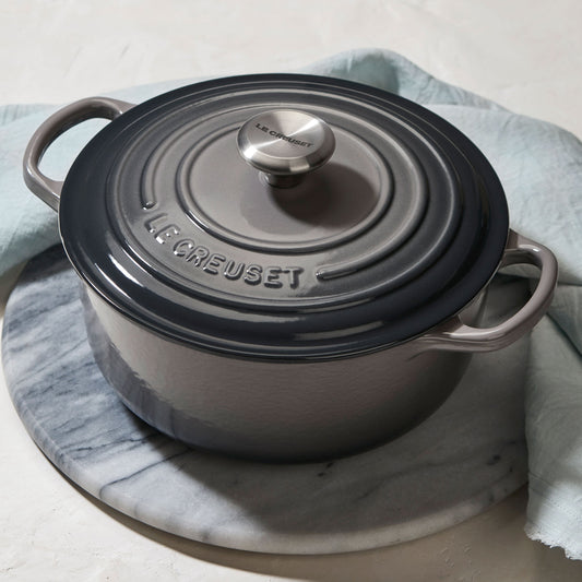 Signature Cast Iron 2-quart Oyster Round Dutch Oven