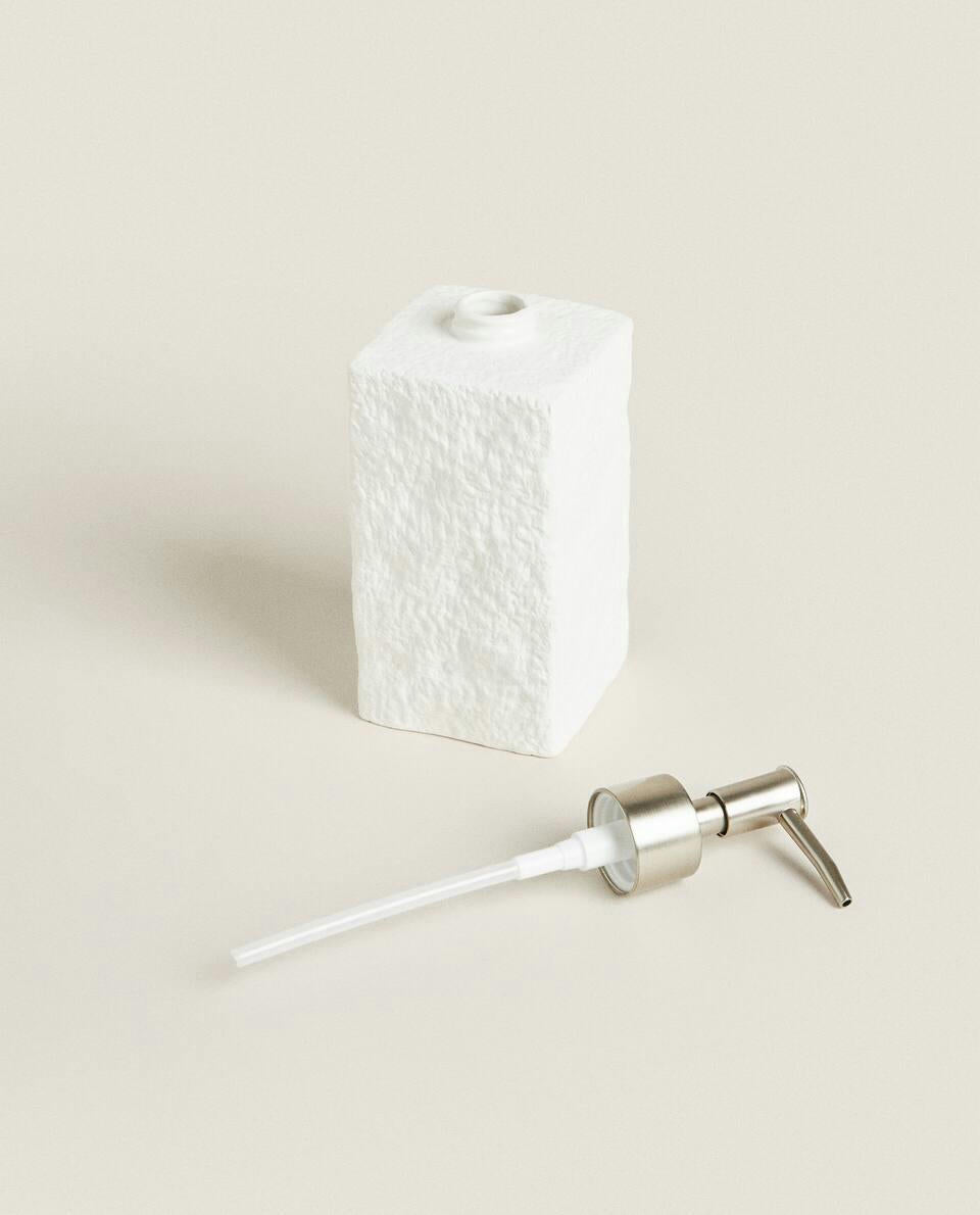 TEXTURED CERAMIC BATHROOM SET