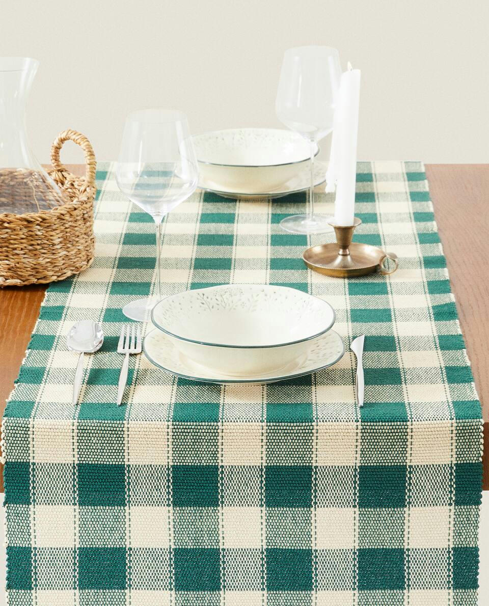 CHRISTMAS CHECK TABLE RUNNER