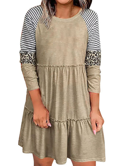 Robe à volants et col ras du cou à manches longues 