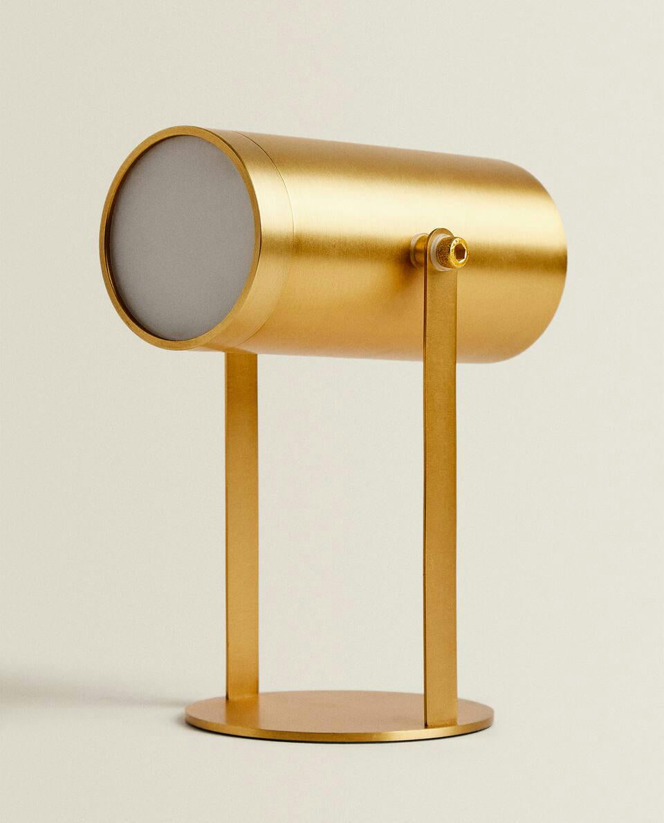 USB RECHARGEABLE SPOTLIGHT