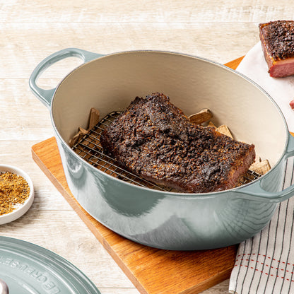 Signature Cast Iron 6.75-quart Sea Salt Oval Dutch Oven