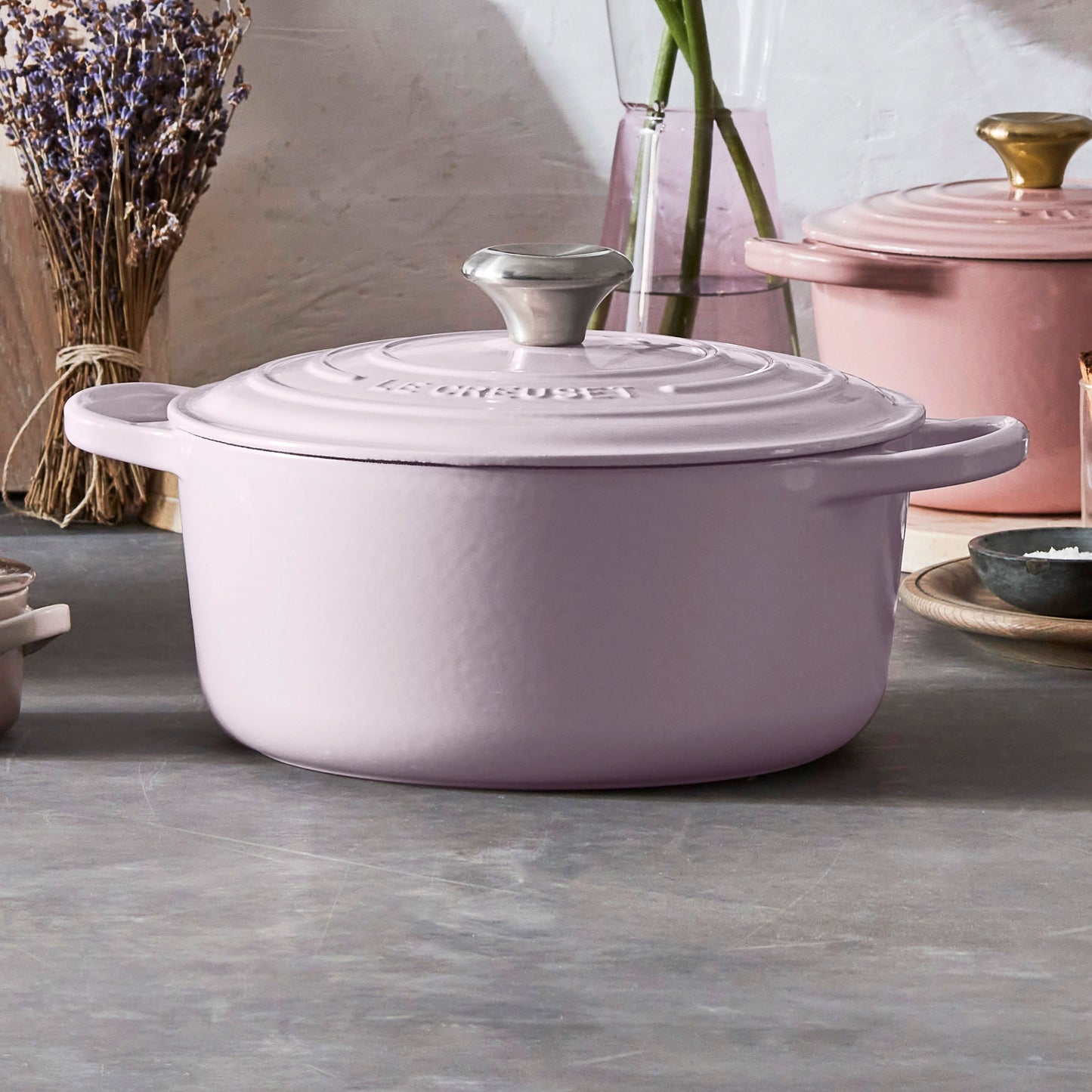 Signature Cast Iron 7.25-quart Shallot Round Dutch Oven