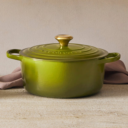 Signature Cast Iron 7.25-quart Olive Round Dutch Oven