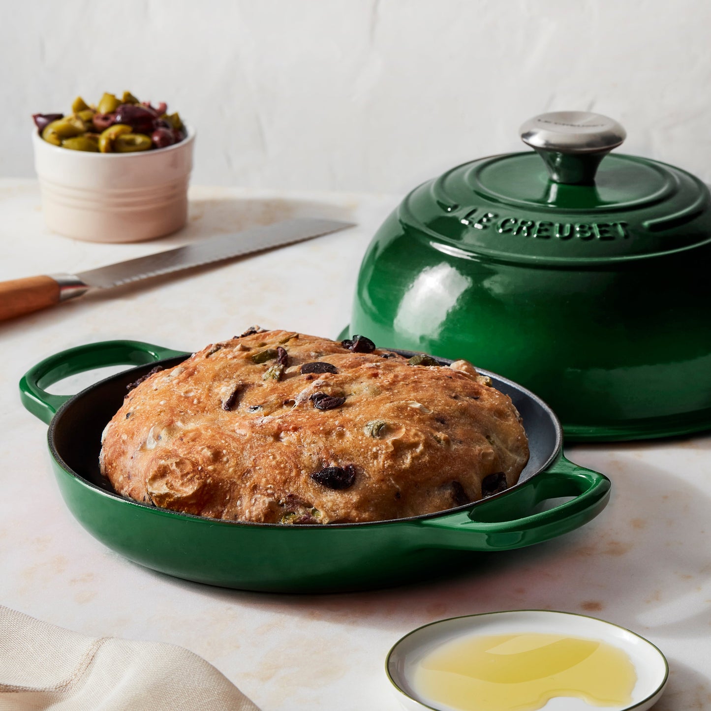Signature Cast Iron 9.5-inch Artichaut Bread Oven