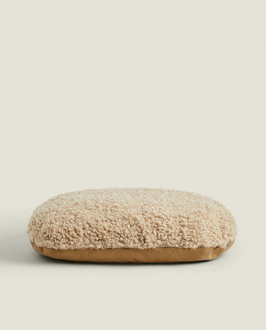 FUZZY OVAL PET CUSHION