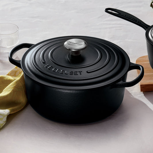 Signature Cast Iron 7.25-quart Licorice Round Dutch Oven