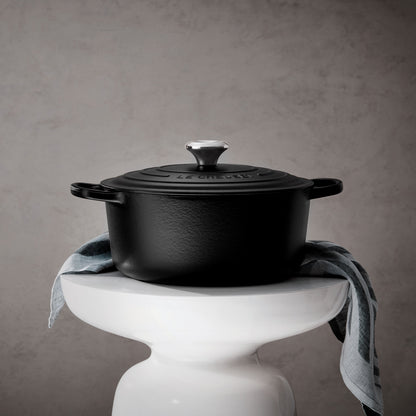 Signature Cast Iron 7.25-quart Licorice Round Dutch Oven