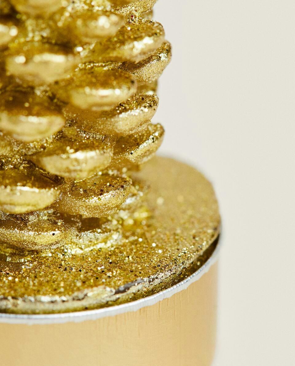 PACK OF CHRISTMAS PINE CONE CANDLES (PACK OF 6)