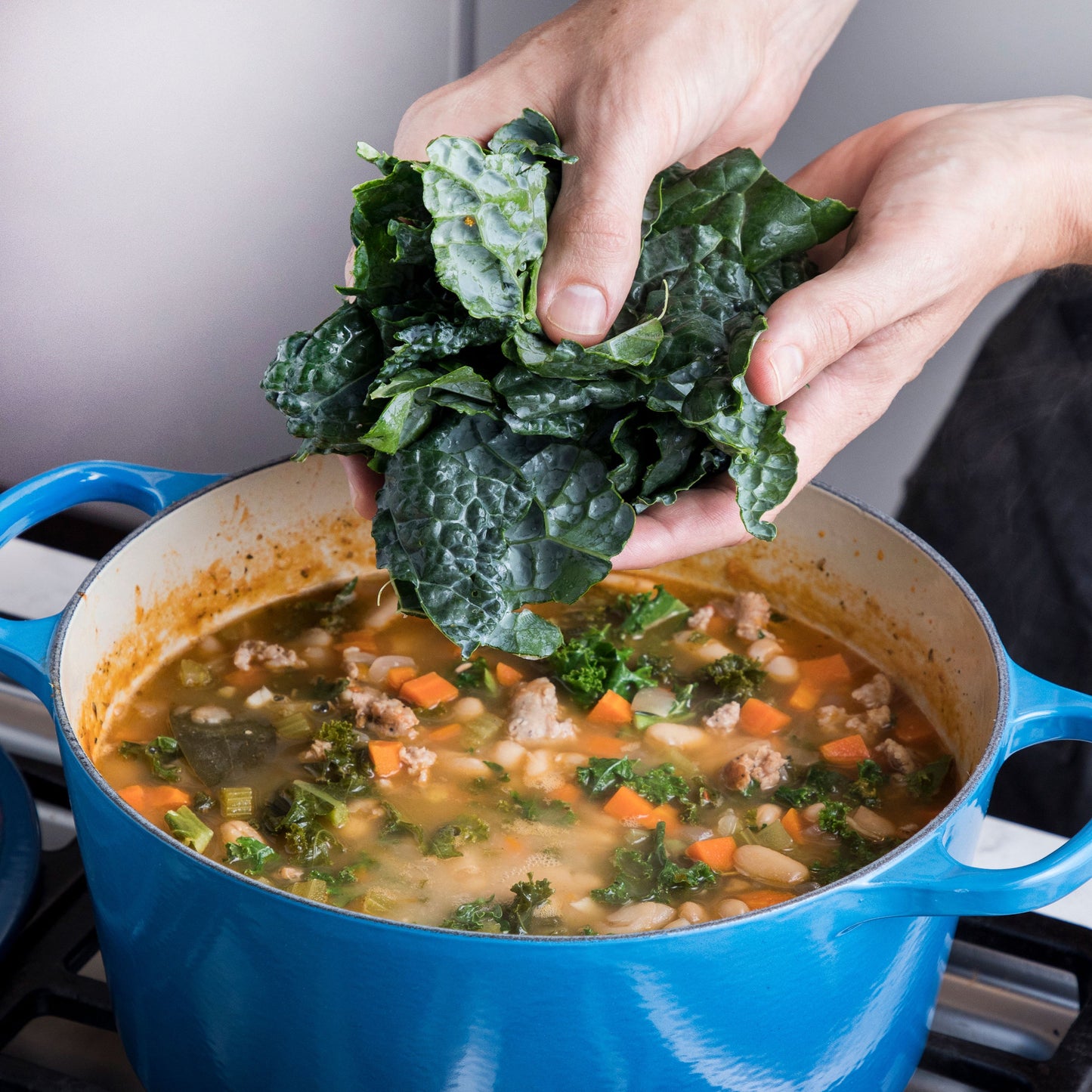 Signature Cast Iron 5.5-quart Marseille Round Dutch Oven