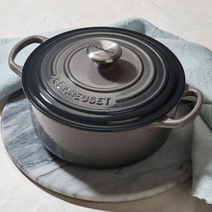 Signature Cast Iron 5.5-quart Oyster Round Dutch Oven