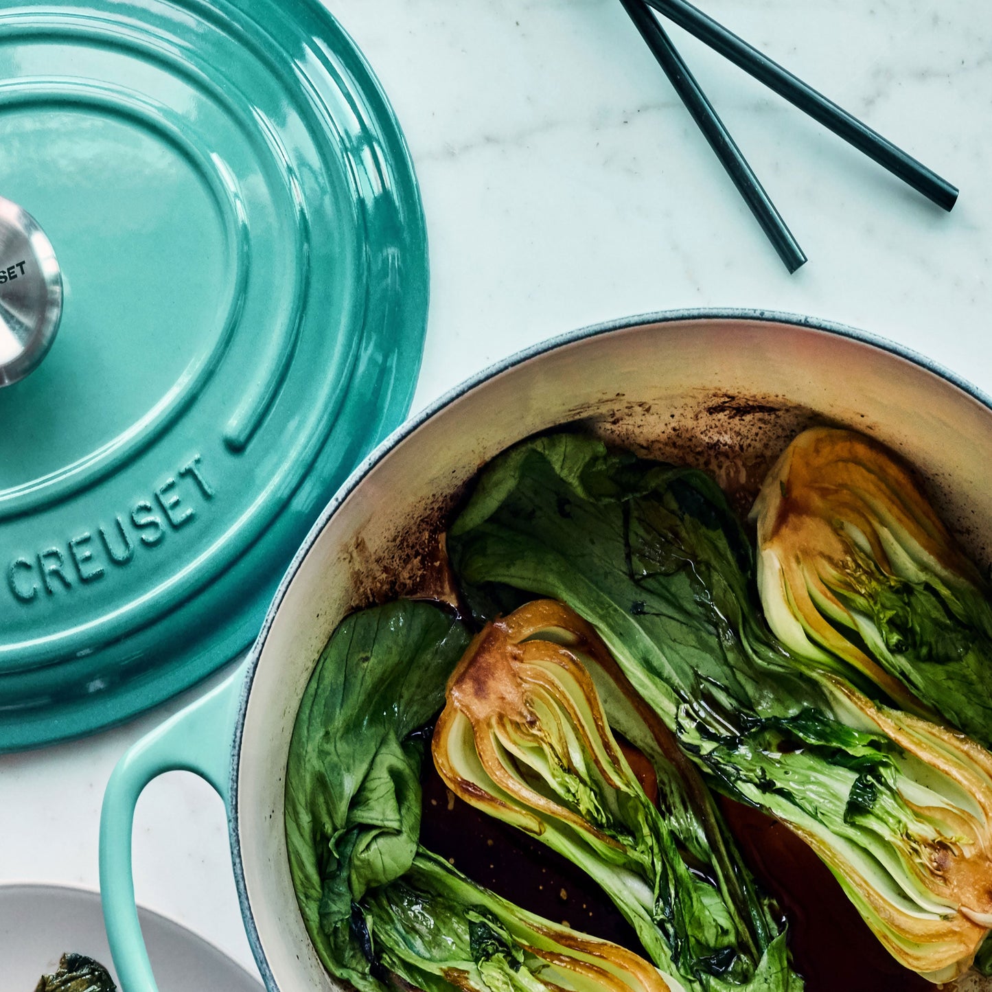 Signature Cast Iron 5.5-quart Caribbean Round Dutch Oven