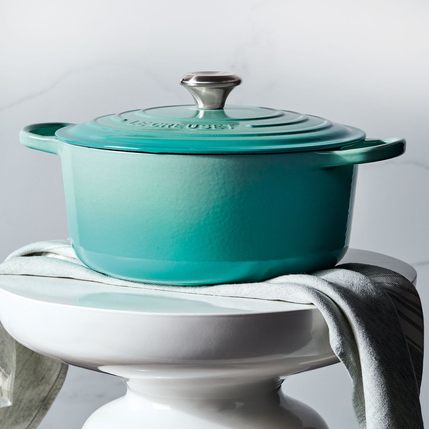 Signature Cast Iron 7.25-quart Caribbean Round Dutch Oven