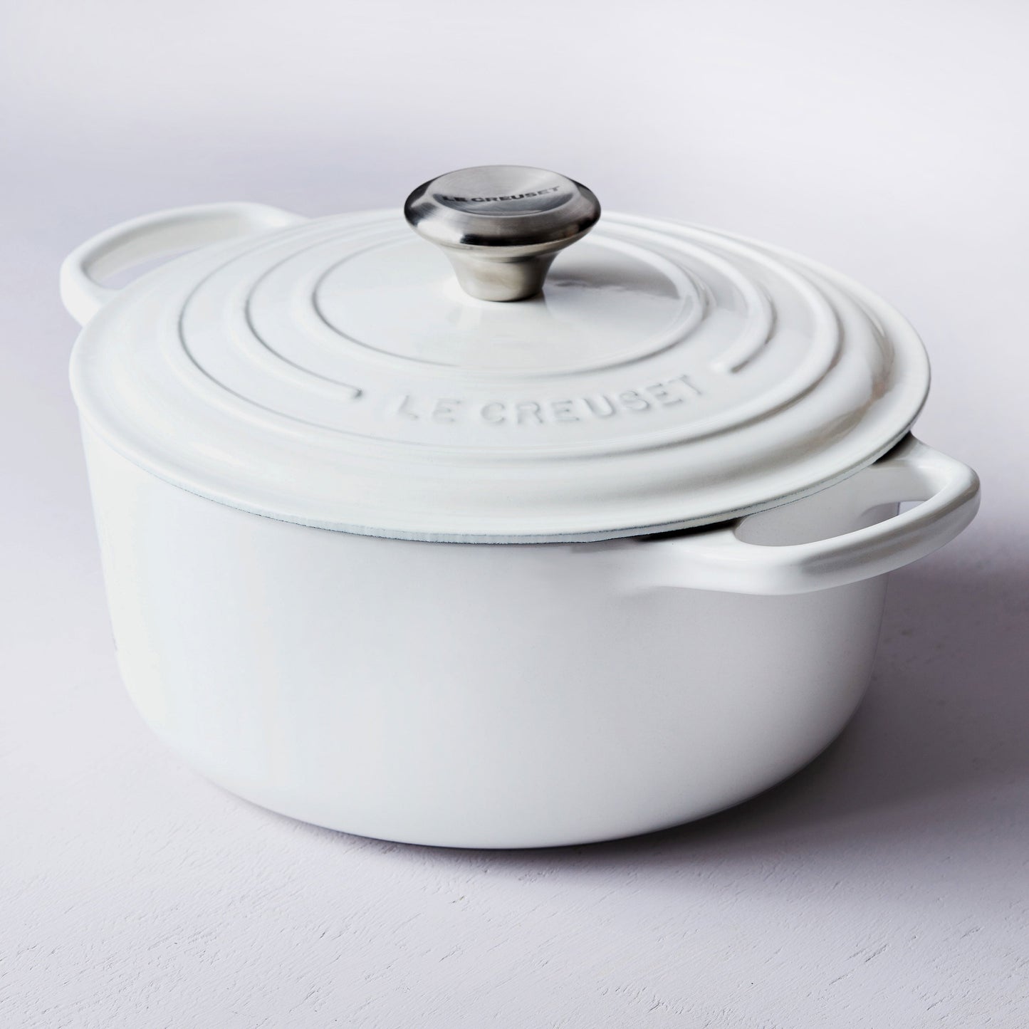 Signature Cast Iron 5.5-quart White Round Dutch Oven