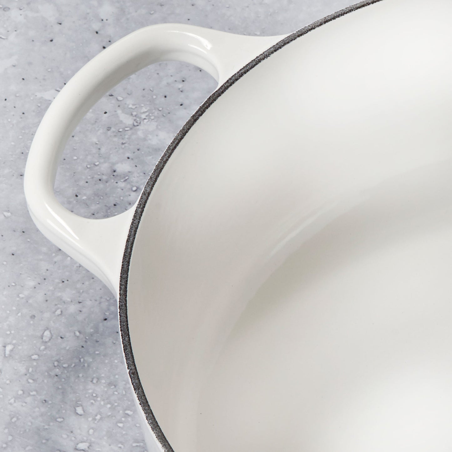 Signature Cast Iron 7.25-quart White Round Dutch Oven