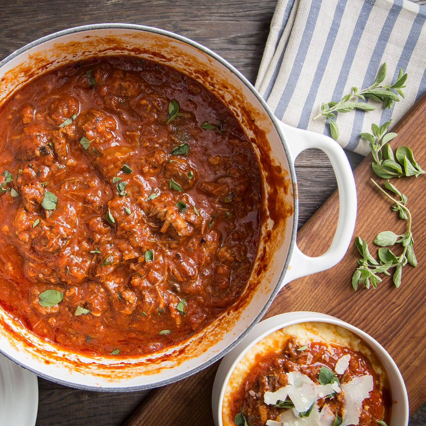 Signature Cast Iron 9-quart White Round Dutch Oven