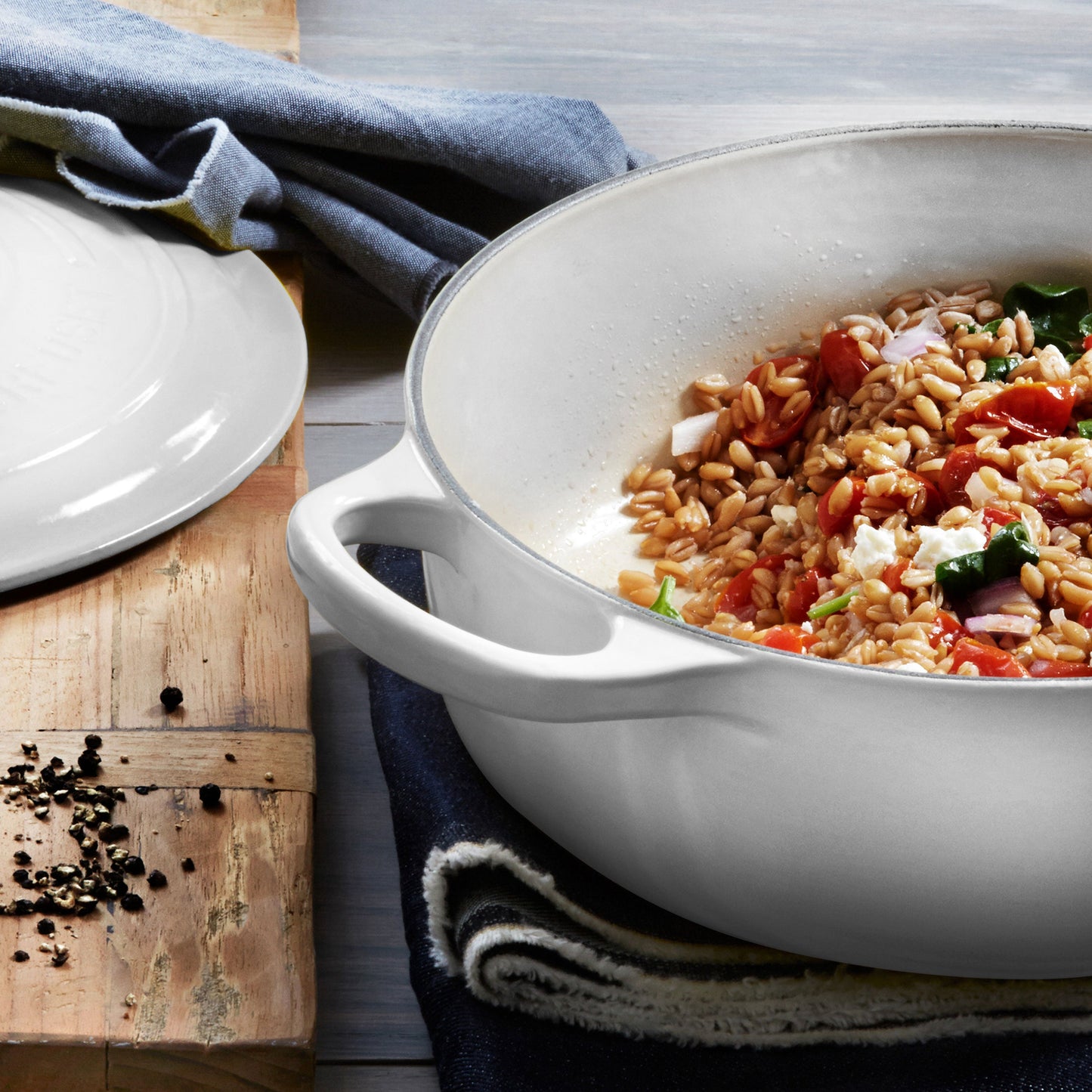 Signature Cast Iron 6.75-quart White Round Wide Dutch Oven with Copper Knob