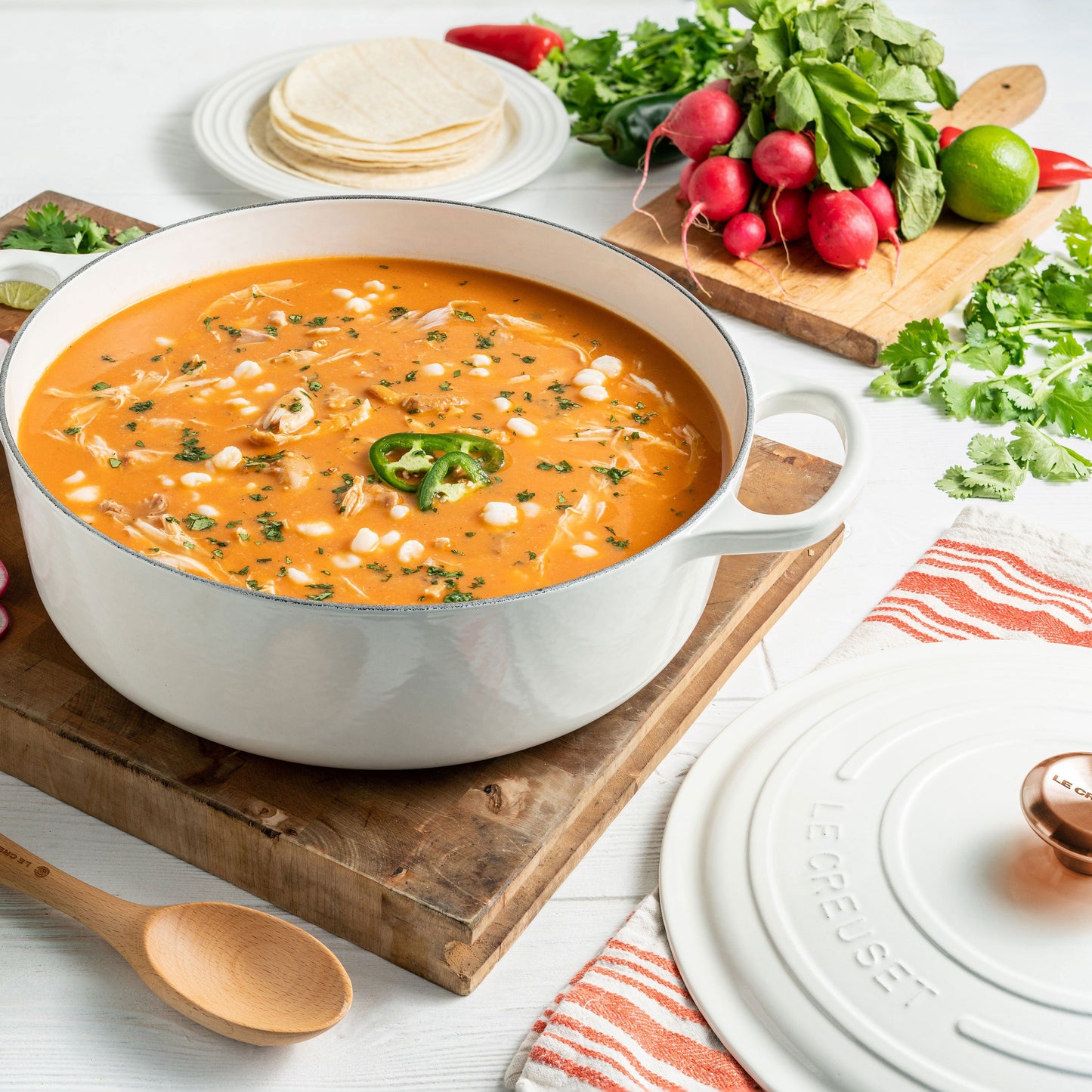Signature Cast Iron 6.75-quart White Round Wide Dutch Oven with Copper Knob