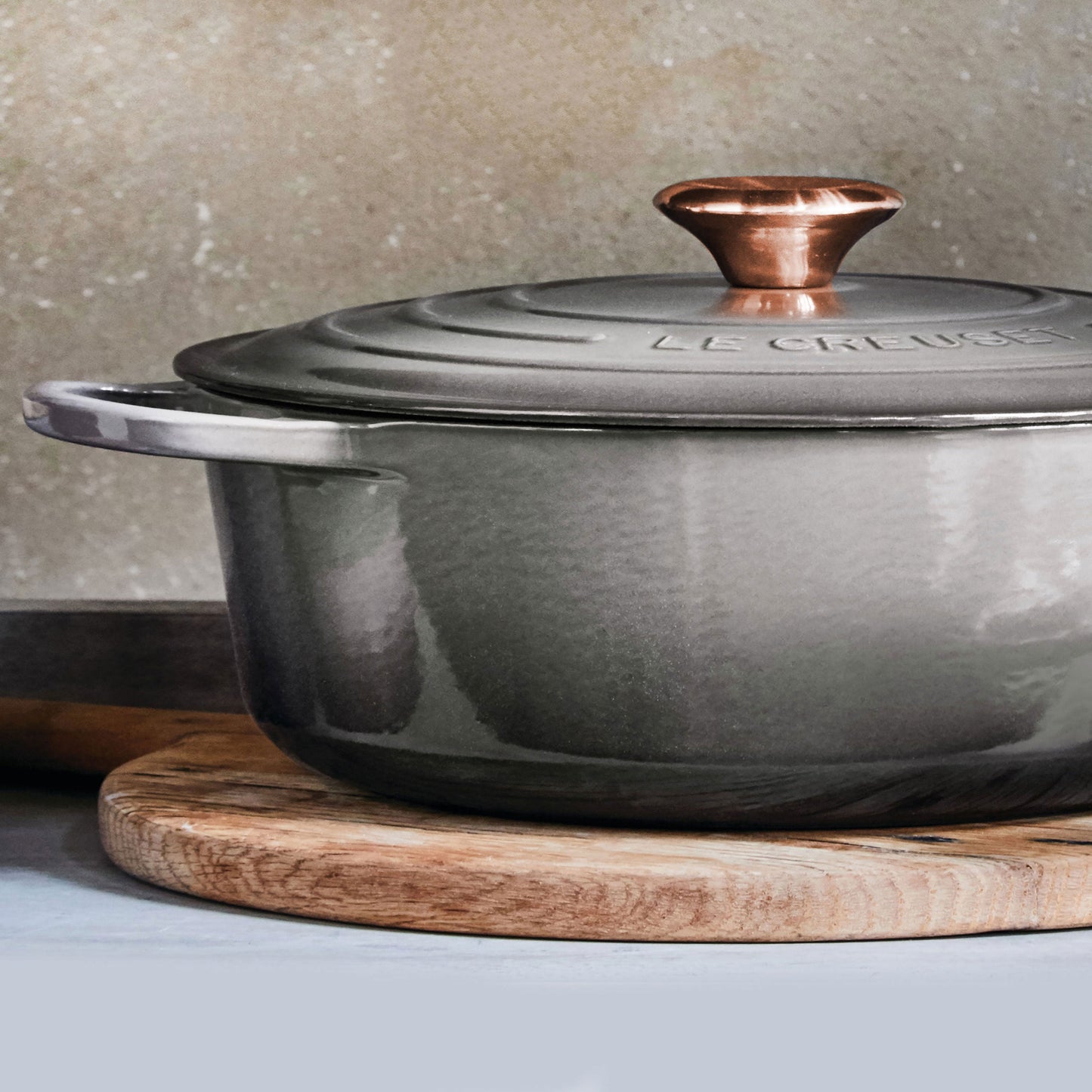 Signature Cast Iron 6.75-quart Oyster Round Wide Dutch Oven with Copper Knob