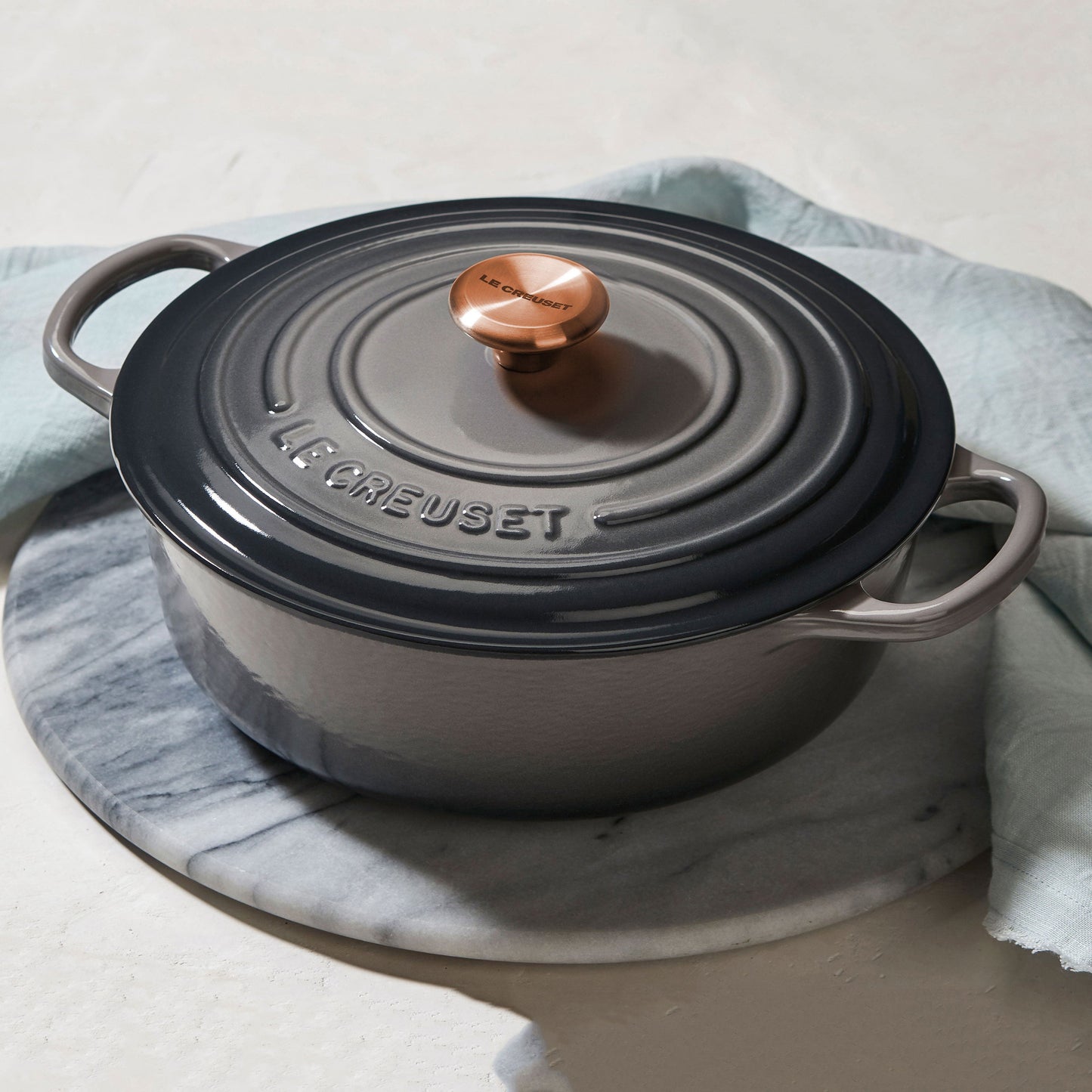 Signature Cast Iron 6.75-quart Oyster Round Wide Dutch Oven with Copper Knob