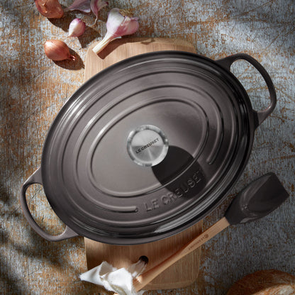 Signature Cast Iron 2.75-quart Oyster Oval Dutch Oven