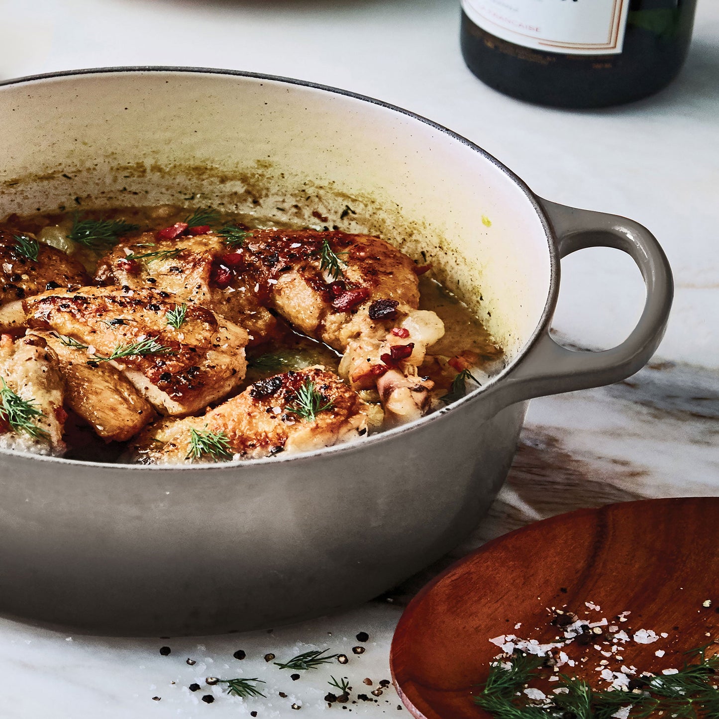 Signature Cast Iron 6.75-quart Oyster Oval Dutch Oven