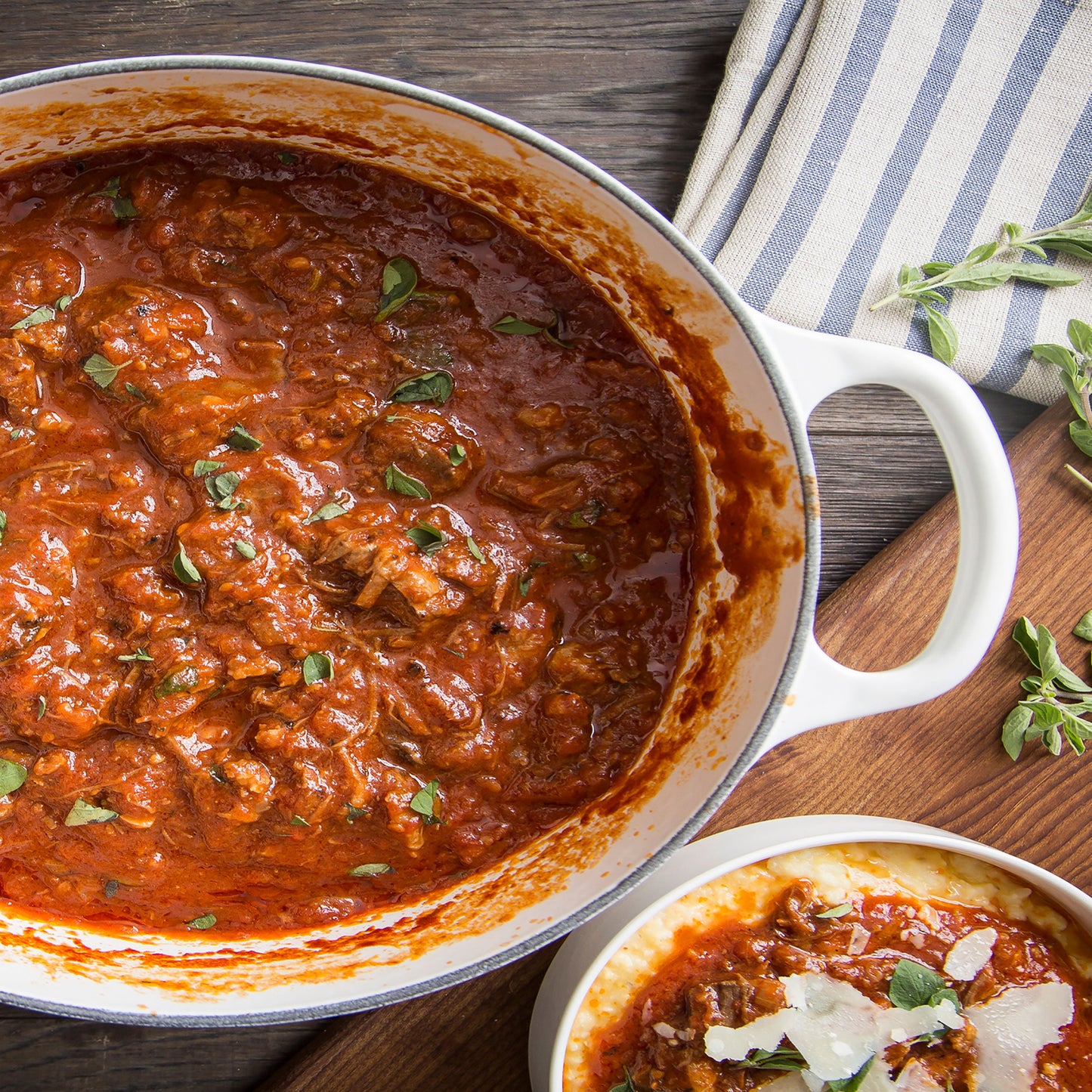 Signature Cast Iron 2.75-quart White Oval Dutch Oven
