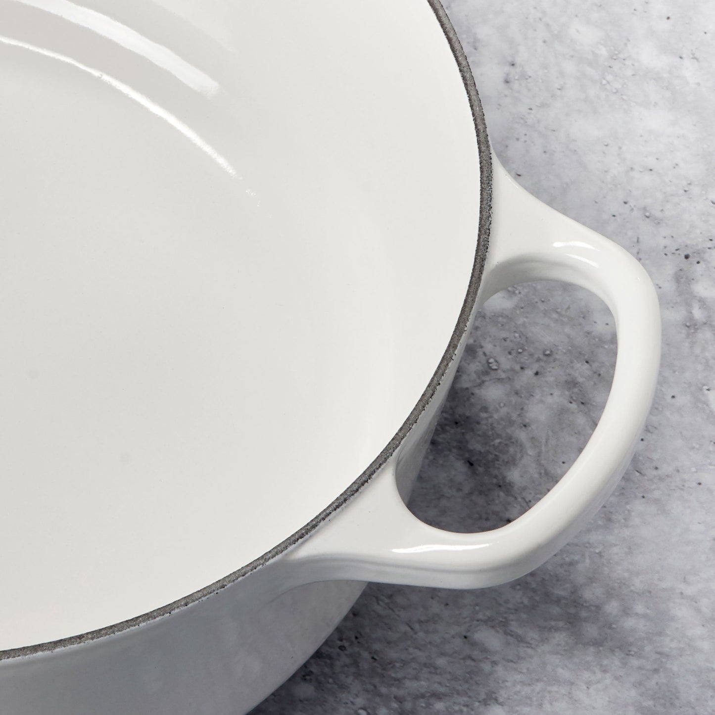 Signature Cast Iron 5-quart White Oval Dutch Oven