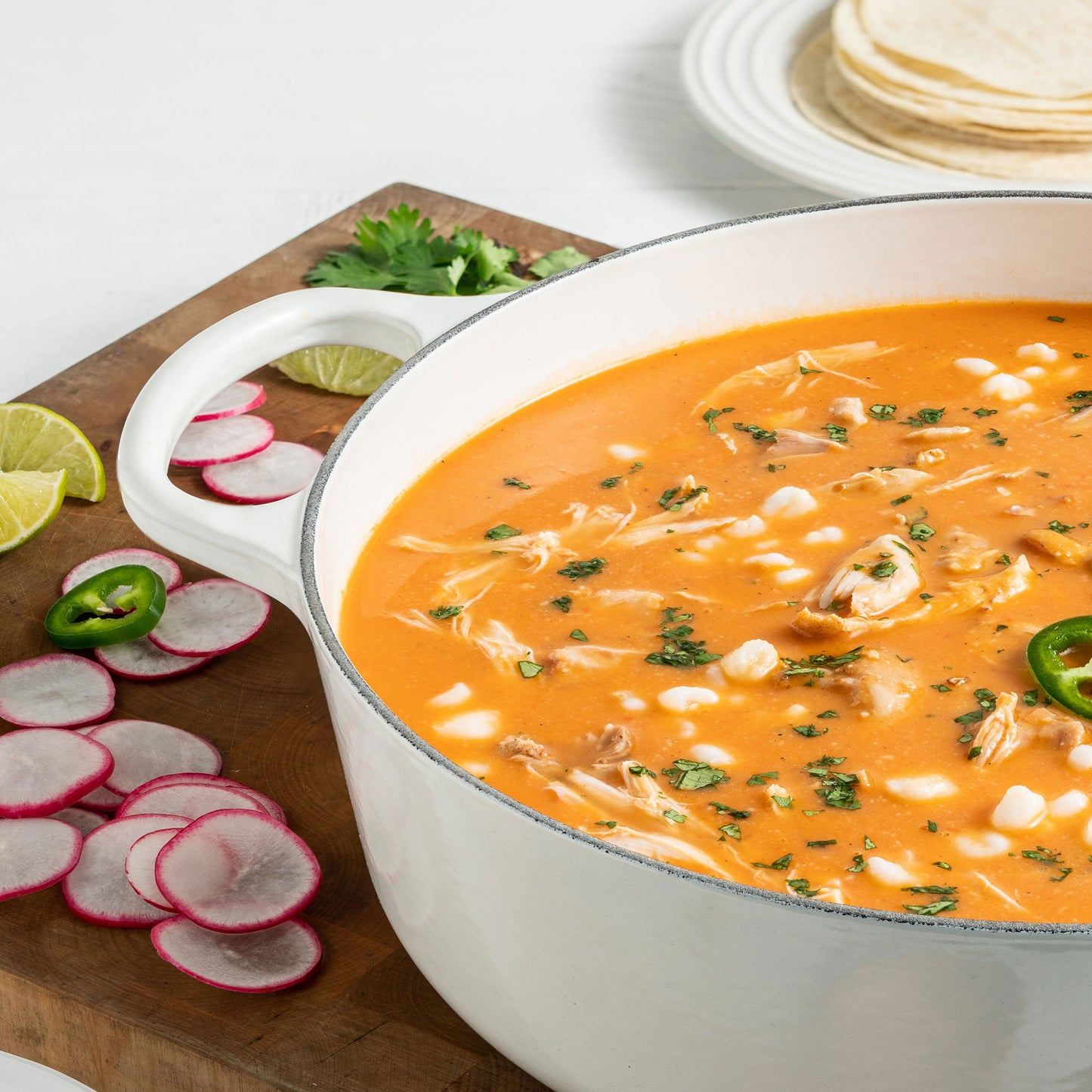 Signature Cast Iron 6.75-quart White Oval Dutch Oven