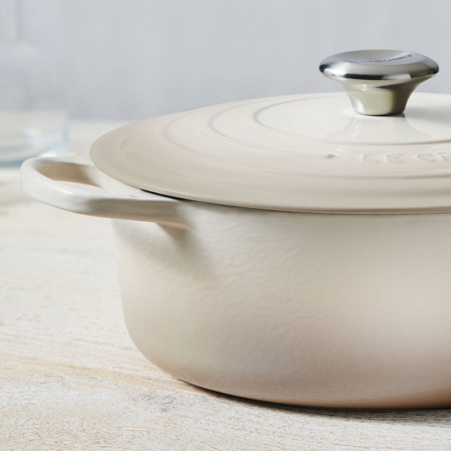 Signature Cast Iron 6.75-quart Meringue Oval Dutch Oven