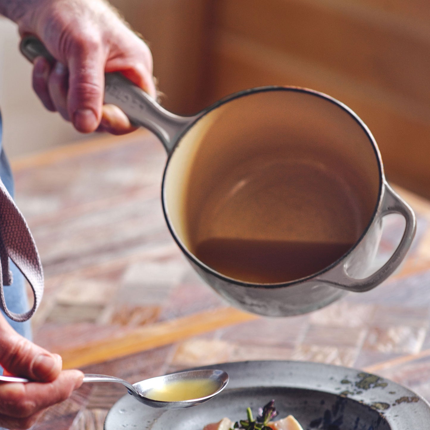 Signature Cast Iron 1.75-quart Oyster Saucepan