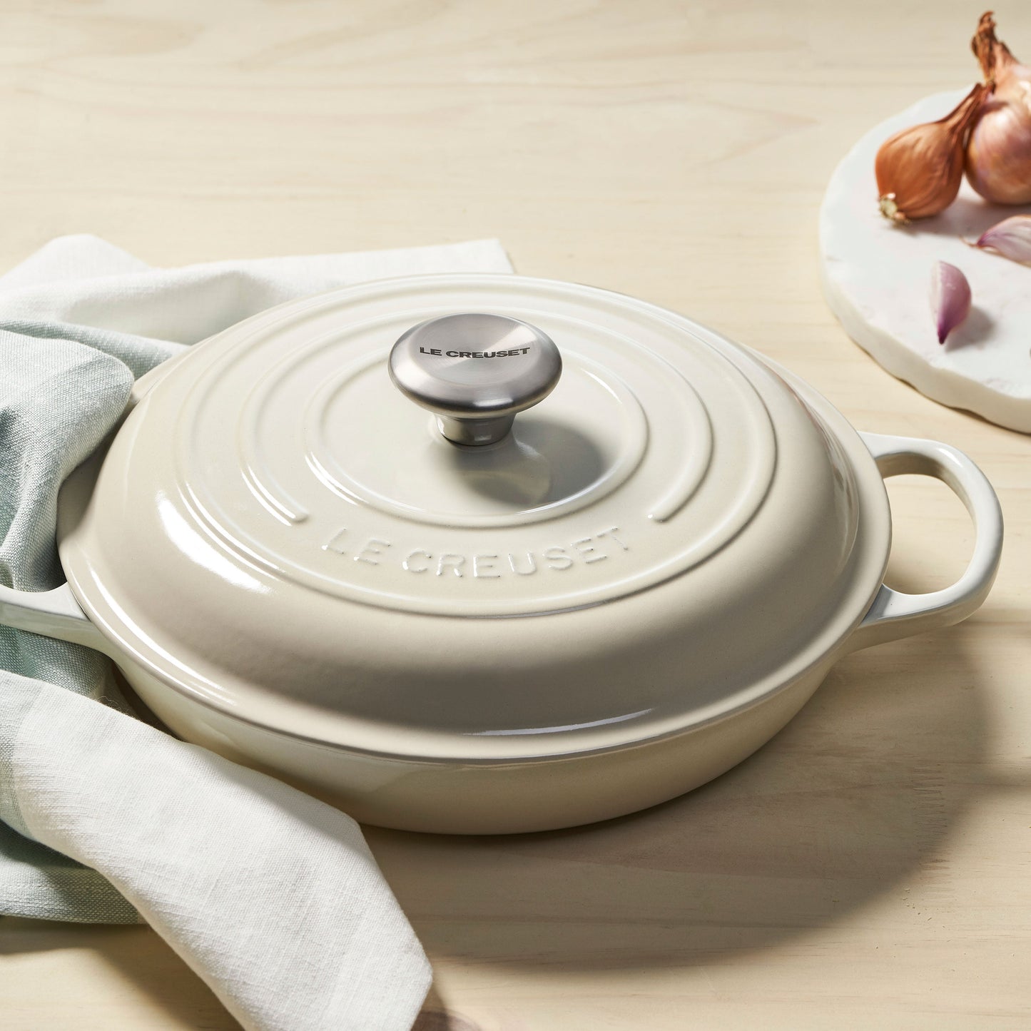 Signature Cast Iron 3.5-quart Meringue Braiser
