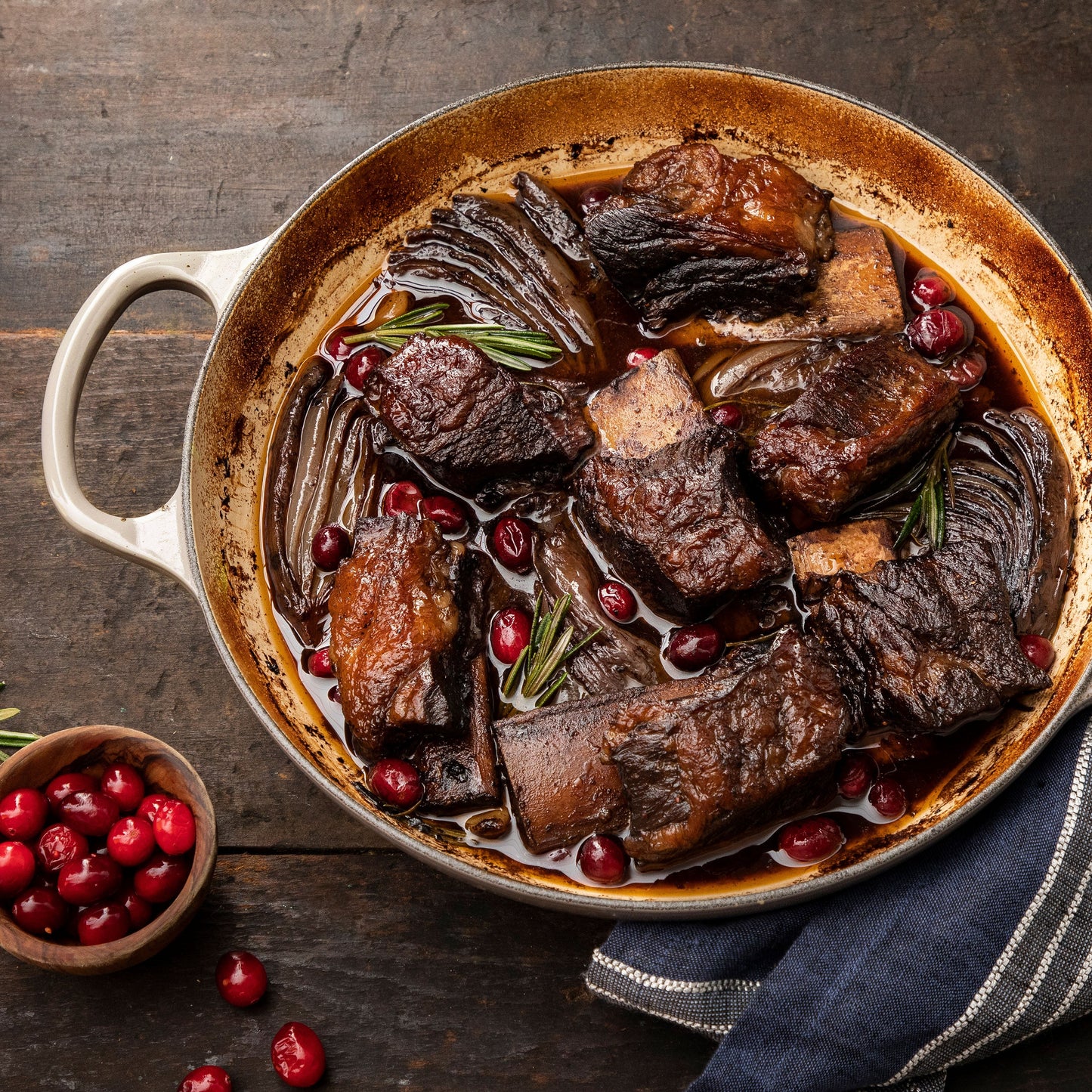 Signature Cast Iron 5-quart Meringue Braiser