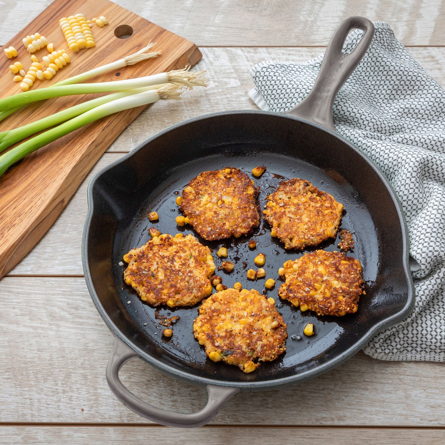 Signature Cast Iron 9-inch Oyster Skillet