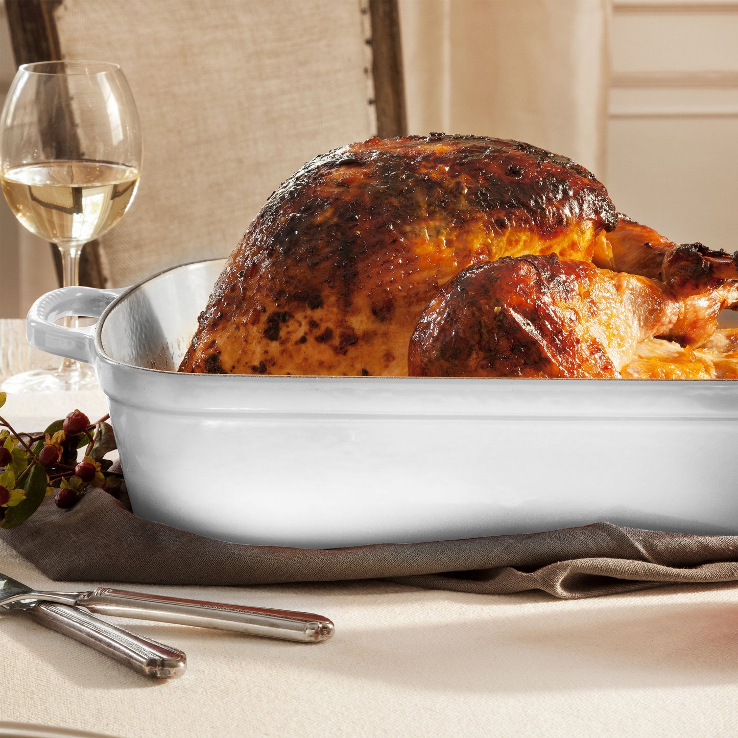 Signature Cast Iron 12.75-inch x 9.75-inch White Roasting Pan