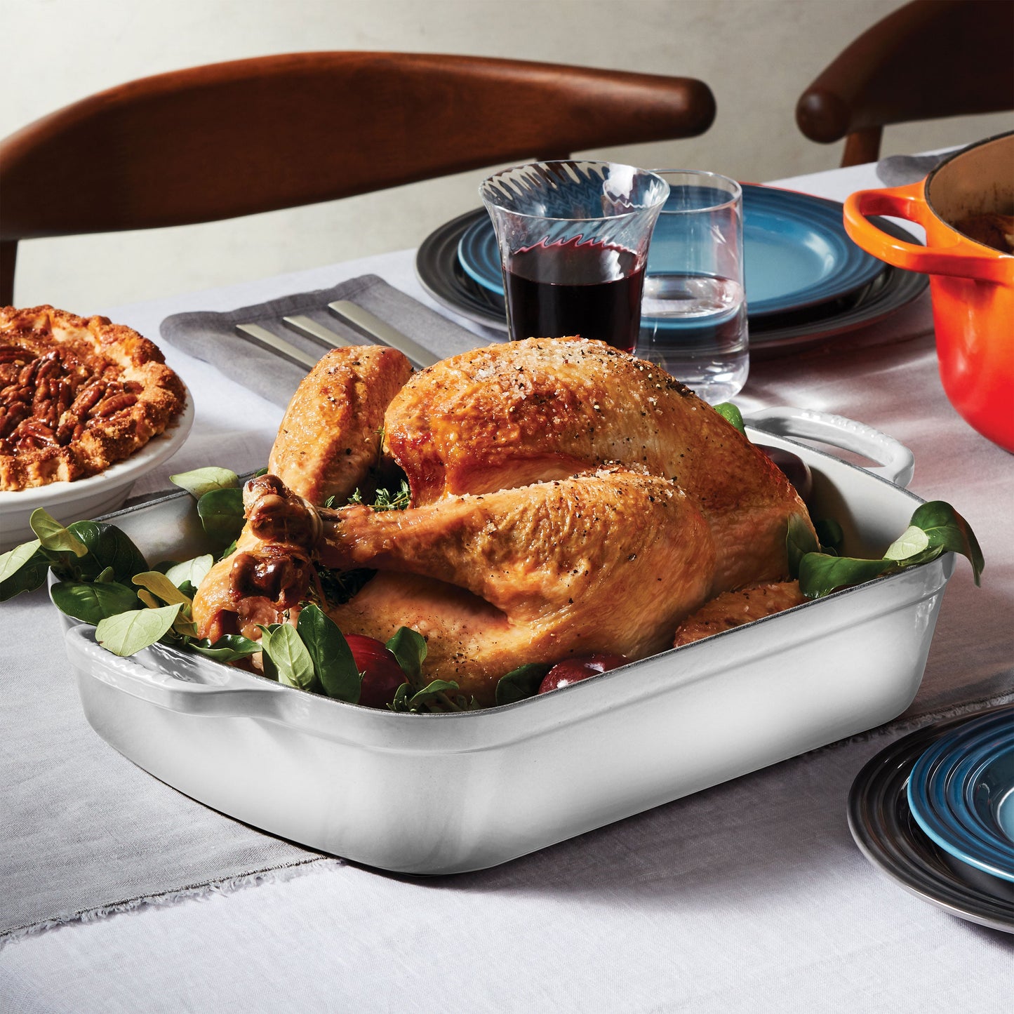 Signature Cast Iron 12.75-inch x 9.75-inch White Roasting Pan