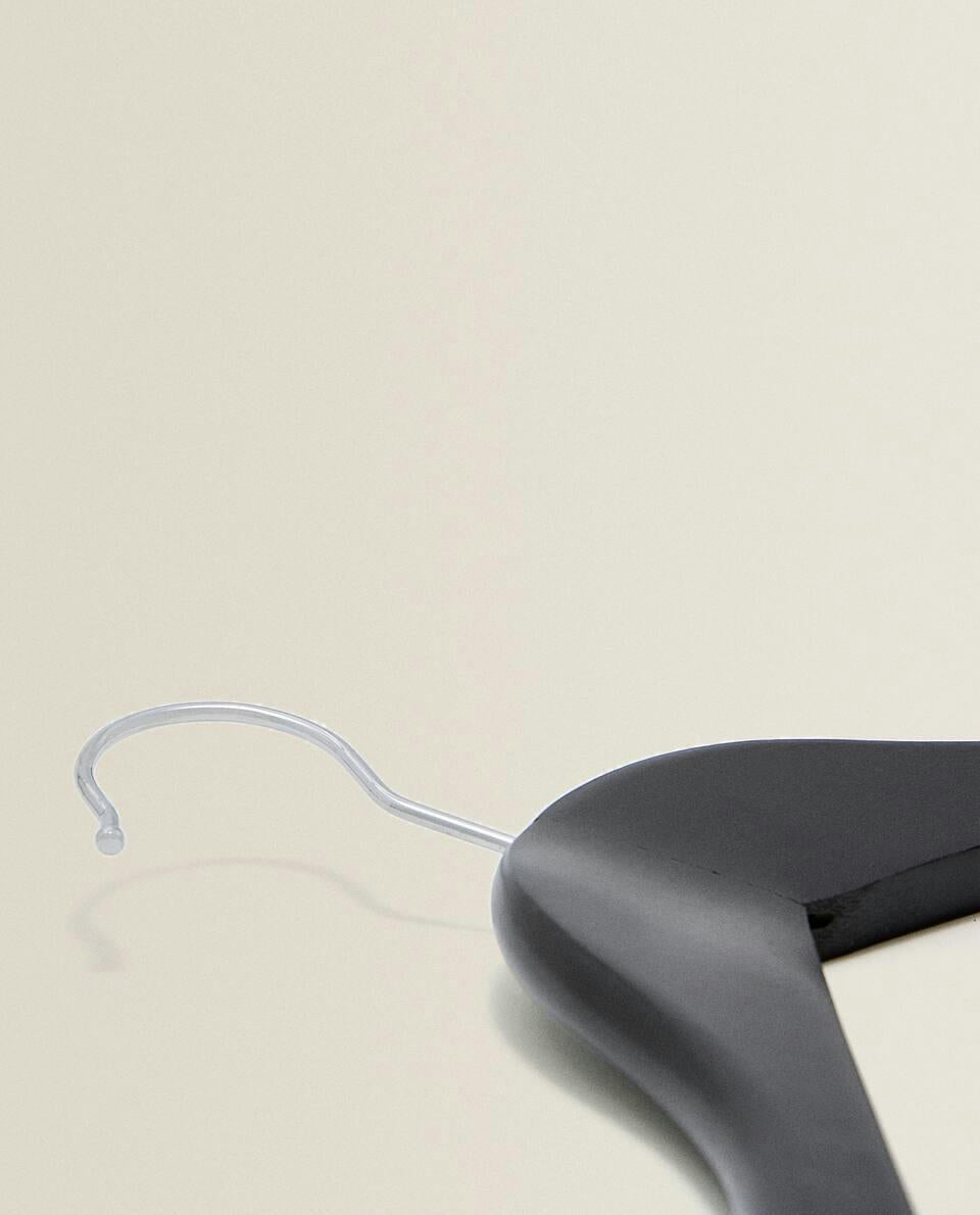 LACQUERED WOODEN HANGER (SET OF 3)