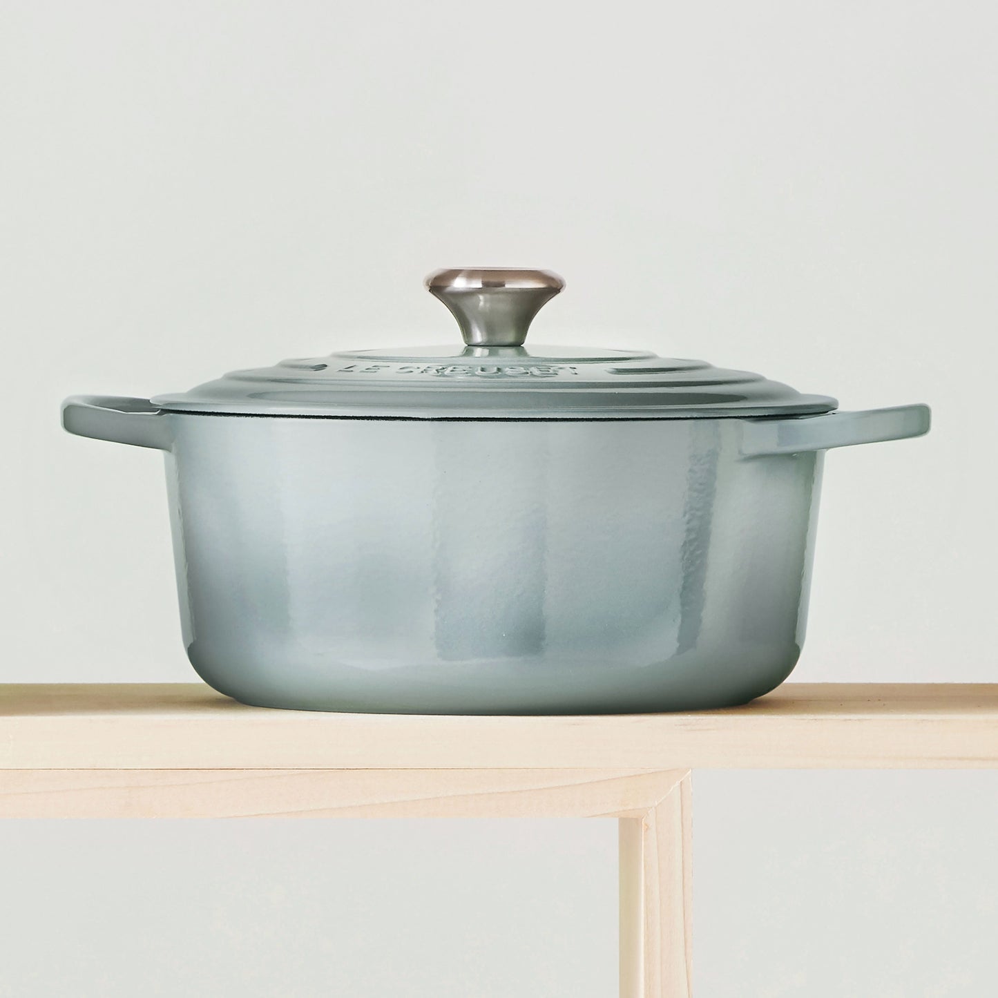 Signature Cast Iron 5.5-quart Sea Salt Round Dutch Oven