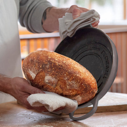 Signature Cast Iron 9.5-inch Oyster Bread Oven