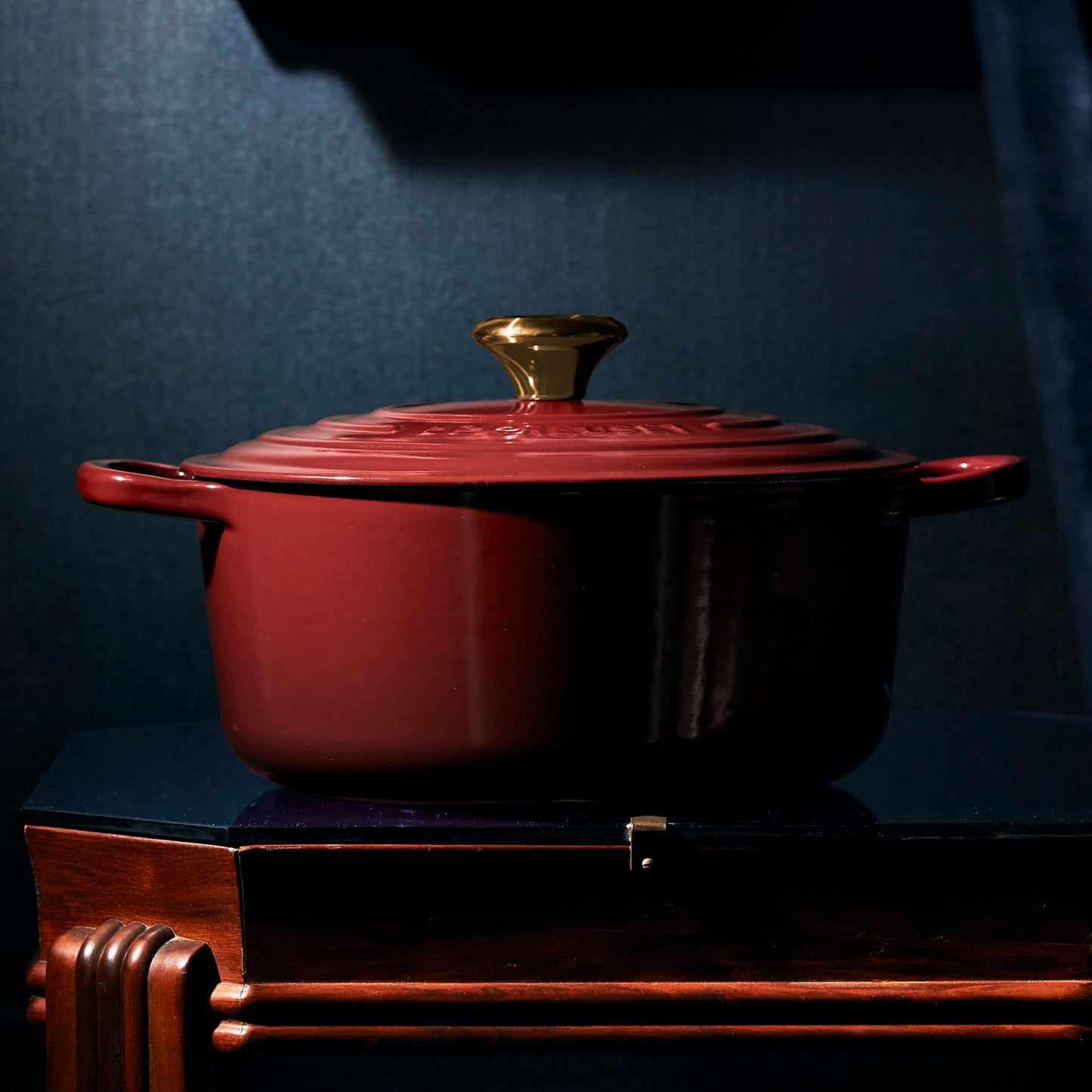 Signature Cast Iron 7.25-quart Rhone Round Dutch Oven