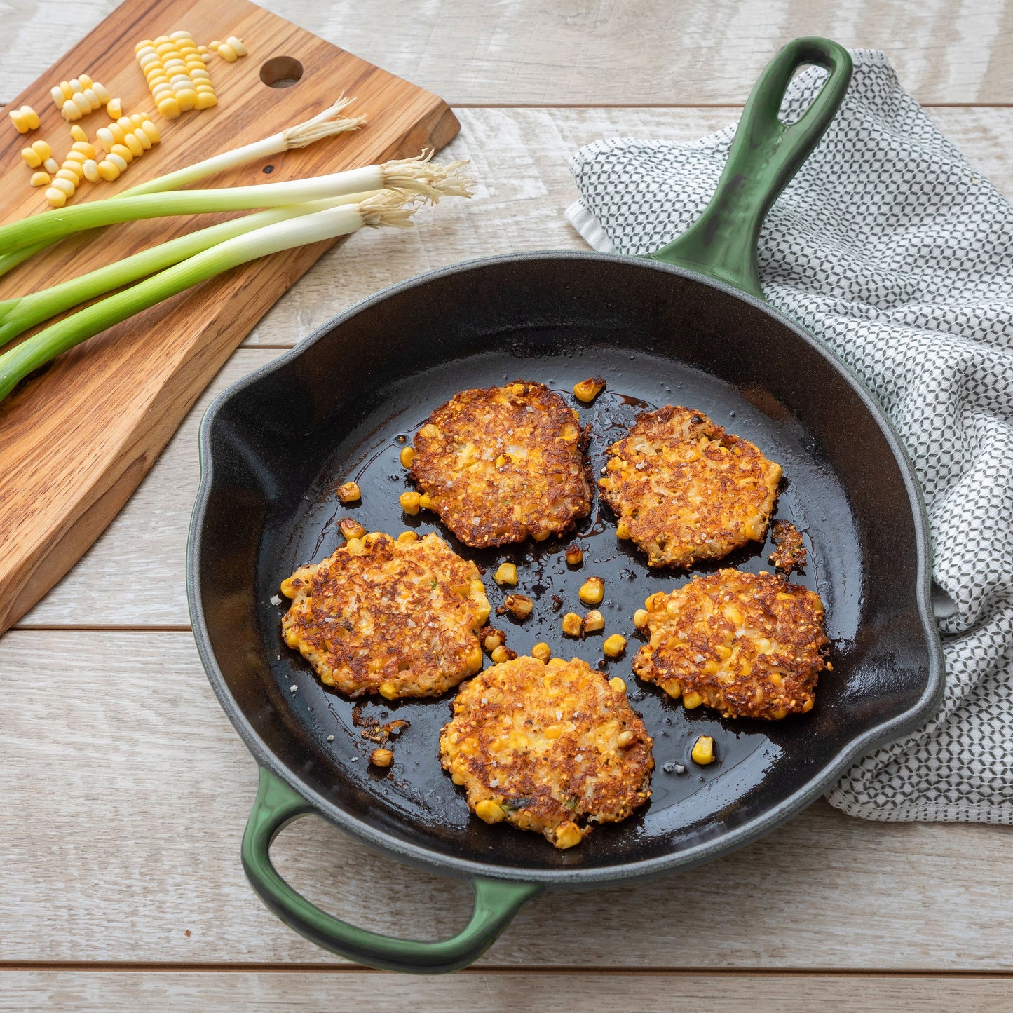 Signature Cast Iron 10.25-inch Artichaut Skillet