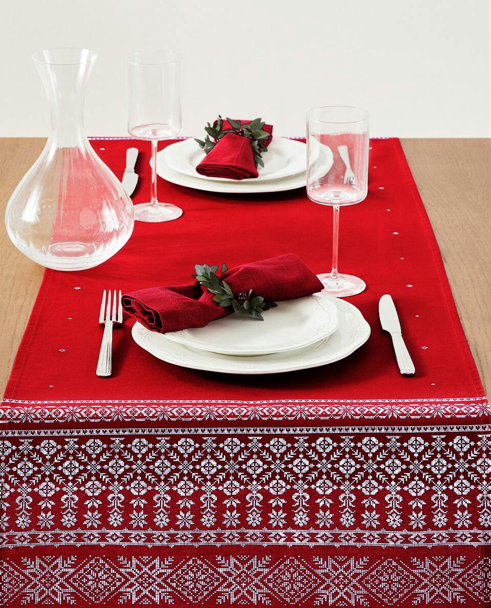 COTTON TABLE RUNNER WITH CHRISTMAS BORDER