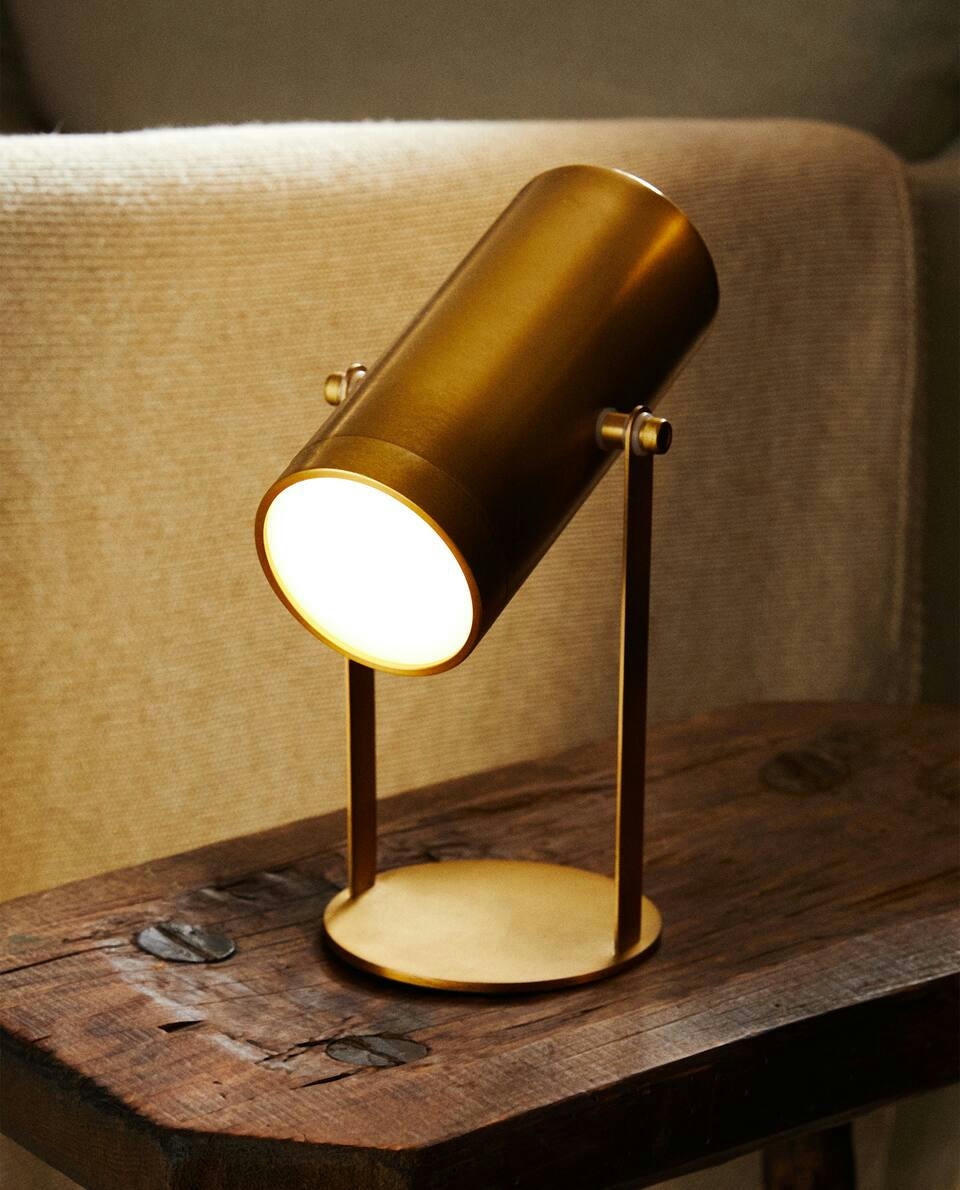 USB RECHARGEABLE SPOTLIGHT