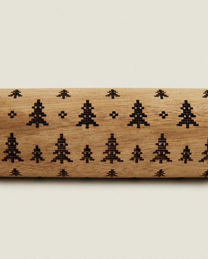 ACACIA ROLLING PIN WITH RAISED CHRISTMAS DESIGN