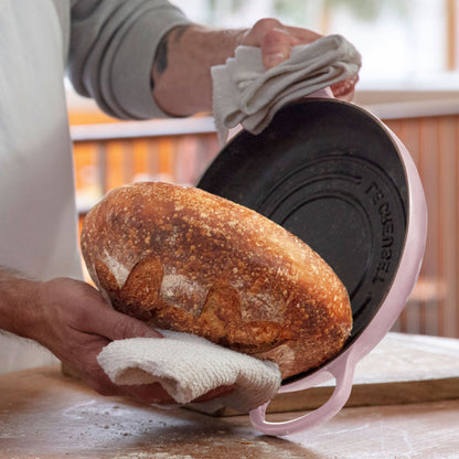 Signature Cast Iron 9.5-inch Shallot Bread Oven
