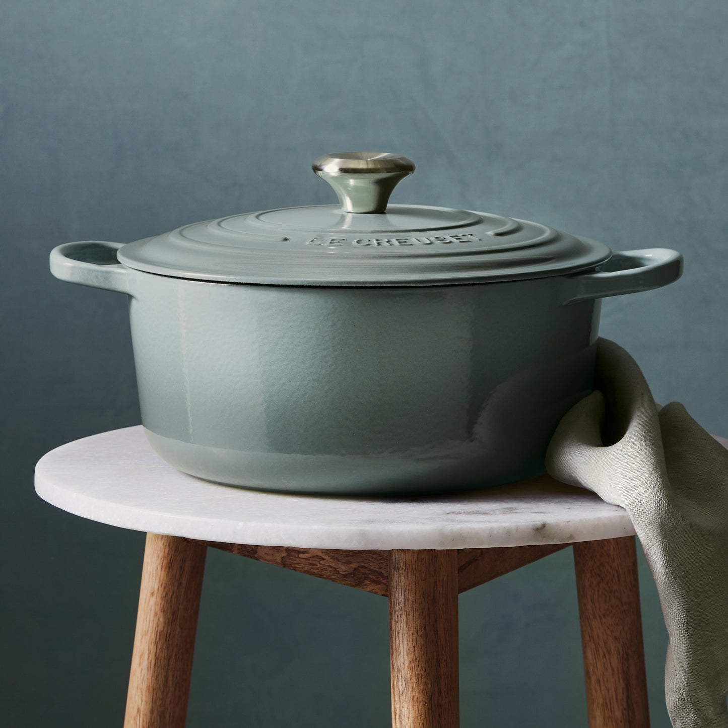 Signature Cast Iron 7.25-quart Sea Salt Round Dutch Oven