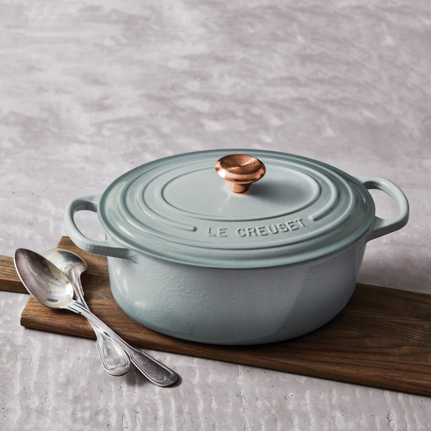 Signature Cast Iron 8-quart Sea Salt Oval Dutch Oven with Copper Knob