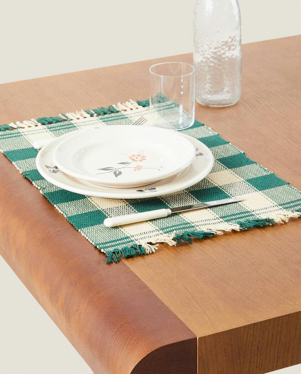 PACK OF CHECK CHRISTMAS PLACEMATS (PACK OF 2)