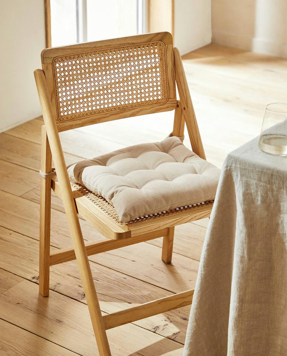 QUILTED CHAIR CUSHION WITH TIES